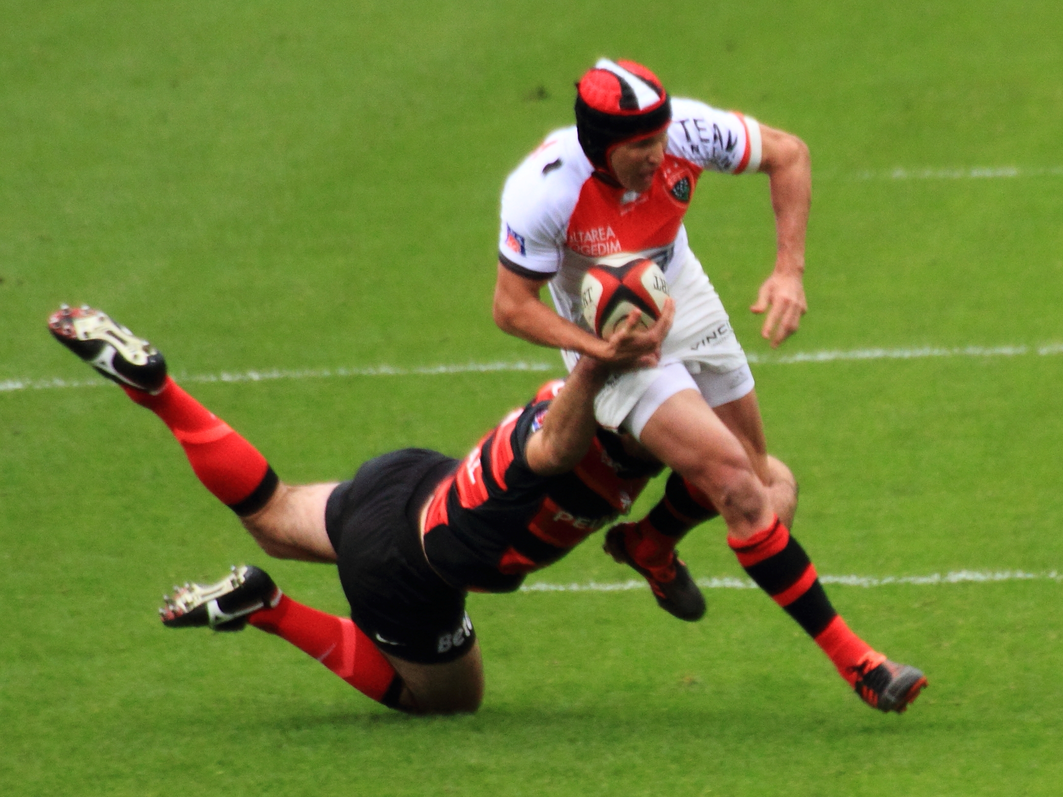 player tackling another player in rugby